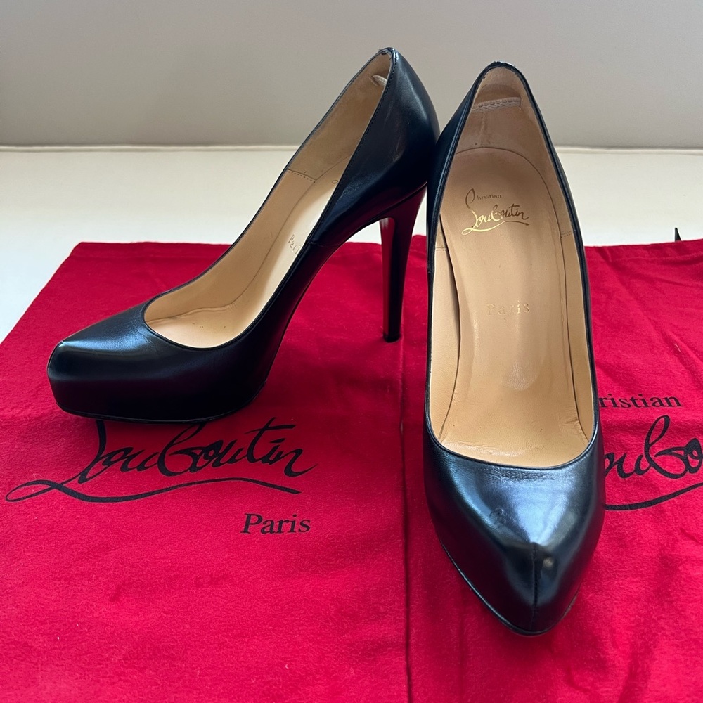BARELY WORN Christian Louboutin Rolando Pumps Black Hidden Platform (Size 36.5)